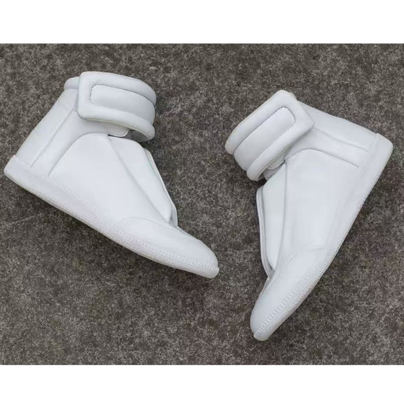 Women Futuristic Slip On High  - Leather Sneaker Care Kit recension och pris